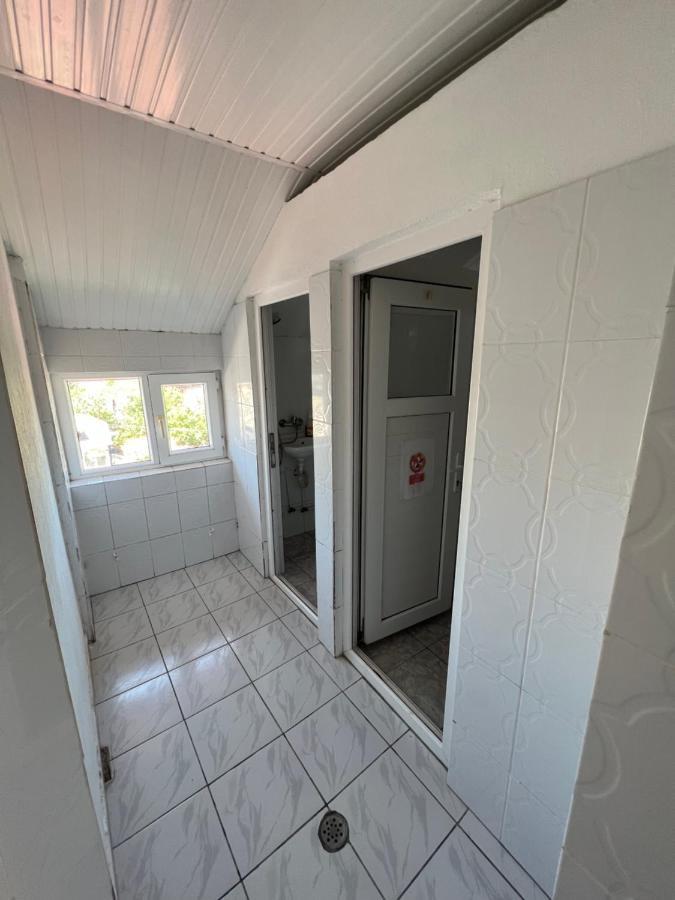 Cameră dublă cu baie privată externă